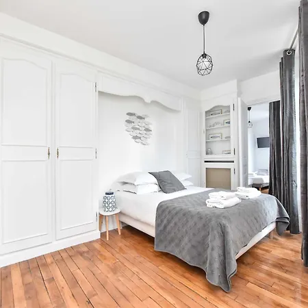Cozy Apartment- 2br 6p - Voltaire *