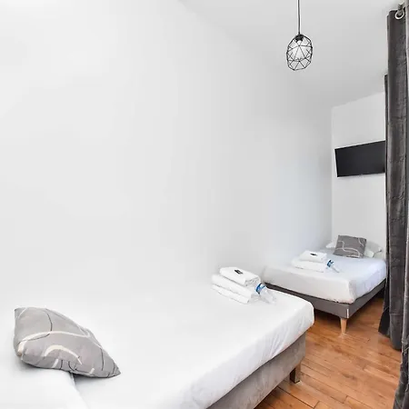 Cozy Apartment- 2br 6p - Voltaire *